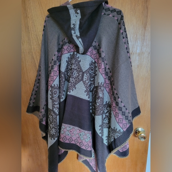 Blanket Poncho With Hood Never Worn - Picture 5 of 5